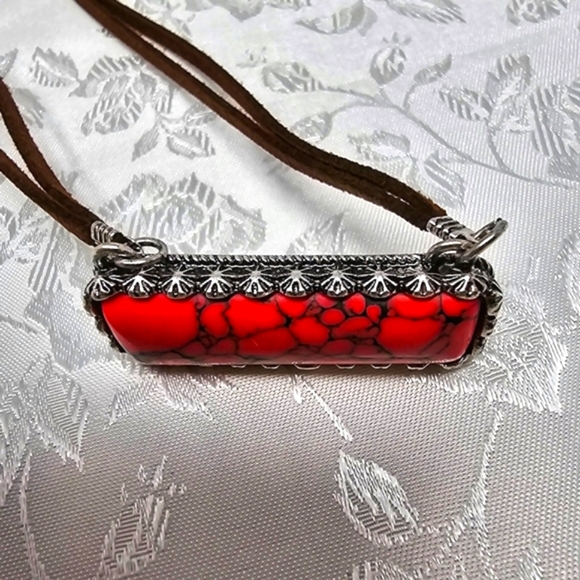Red Stone Bar Necklace with Faux-leather Brown Chain - Picture 6 of 8